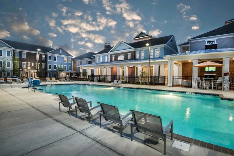 Sit poolside at our luxury swimming pool at Veranda Apartments.